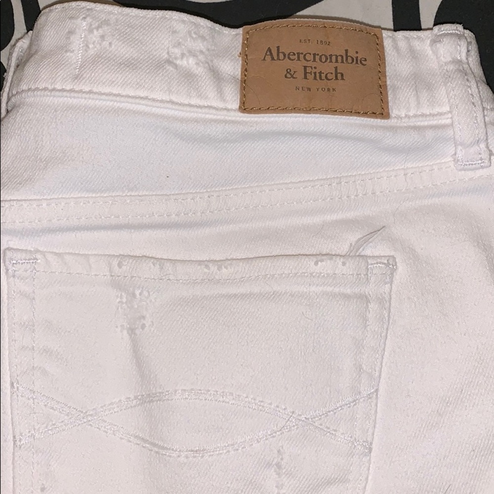 EUC White Abercrombie distressed shorts. Size 4.